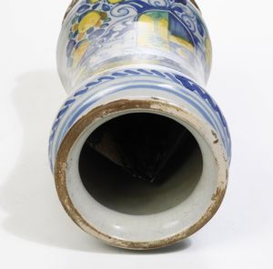 Albarello<BR>Laterza, fine del XVII secolo<BR>  - Asta Maioliche e Porcellane - Associazione Nazionale - Case d'Asta italiane