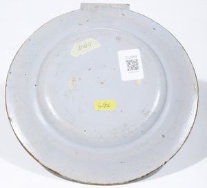 Piatto<BR>Laterza, Maestro del leone rampante, XVIII secolo<BR>  - Asta Maioliche e Porcellane - Associazione Nazionale - Case d'Asta italiane