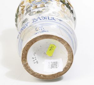 Albarello datato 1746<BR>Castelli, Bottega dei Gentili (?)<BR>  - Asta Maioliche e Porcellane - Associazione Nazionale - Case d'Asta italiane