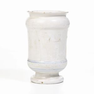 Albarello datato 1746<BR>Castelli, Bottega dei Gentili (?)<BR>  - Asta Maioliche e Porcellane - Associazione Nazionale - Case d'Asta italiane