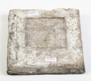 Mattonella (laggione)<BR>Savona, XVI secolo  - Asta Maioliche e Porcellane - Associazione Nazionale - Case d'Asta italiane