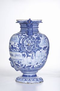 Eccezionale stagnone di farmacia<BR>Albisola, fabbrica Pescio, sesto decennio circa del XVII secolo<BR>  - Asta Maioliche e Porcellane - Associazione Nazionale - Case d'Asta italiane