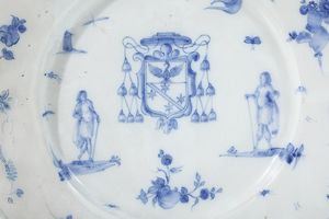 Piatto<BR>Albisola, fabbrica dei Conrado, ottavo decennio circa del XVII secolo<BR>  - Asta Maioliche e Porcellane - Associazione Nazionale - Case d'Asta italiane