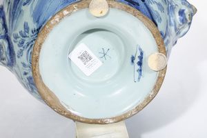 Stagnone di farmacia<BR>Albisola, fabbrica dei Conrado, ultimo quarto del XVII secolo<BR>  - Asta Maioliche e Porcellane - Associazione Nazionale - Case d'Asta italiane