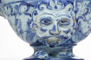 Stagnone di farmacia<BR>Albisola, fabbrica dei Conrado, ultimo quarto del XVII secolo<BR>  - Asta Maioliche e Porcellane - Associazione Nazionale - Case d'Asta italiane