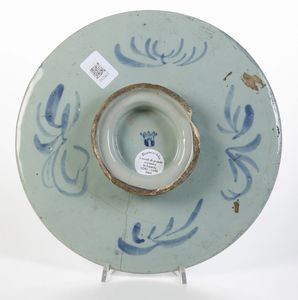 Sottocoppa<BR>Savona, ultimo quarto del XVII secolo<BR><BR>  - Asta Maioliche e Porcellane - Associazione Nazionale - Case d'Asta italiane