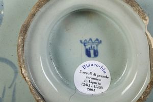 Sottocoppa<BR>Savona, ultimo quarto del XVII secolo<BR><BR>  - Asta Maioliche e Porcellane - Associazione Nazionale - Case d'Asta italiane