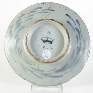 Sottocoppa<BR>Albisola, fabbrica di Bernardo Conrado, ultimo quarto del XVII secolo<BR>  - Asta Maioliche e Porcellane - Associazione Nazionale - Case d'Asta italiane
