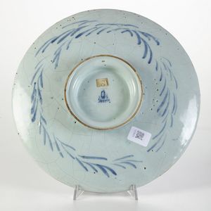 Sottocoppa<BR>Savona, nono decennio circa del XVII secolo<BR>  - Asta Maioliche e Porcellane - Associazione Nazionale - Case d'Asta italiane