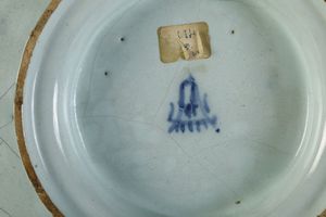 Sottocoppa<BR>Savona, nono decennio circa del XVII secolo<BR>  - Asta Maioliche e Porcellane - Associazione Nazionale - Case d'Asta italiane