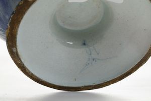 Vaso da elettuari<BR>Savona, fabbrica della societ Chiodo e Peirano, probabilmente inizio del XVIII secolo<BR>  - Asta Maioliche e Porcellane - Associazione Nazionale - Case d'Asta italiane