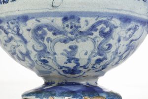 Vaso da elettuari<BR>Savona, fabbrica della societ Chiodo e Peirano, probabilmente inizio del XVIII secolo<BR>  - Asta Maioliche e Porcellane - Associazione Nazionale - Case d'Asta italiane