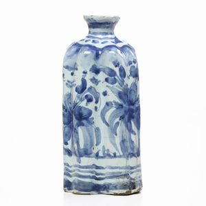 Bottiglia <BR>Albisola, fine XVII - inizio XVIII secolo<BR>  - Asta Maioliche e Porcellane - Associazione Nazionale - Case d'Asta italiane