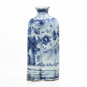 Bottiglia <BR>Albisola, fine XVII - inizio XVIII secolo<BR>  - Asta Maioliche e Porcellane - Associazione Nazionale - Case d'Asta italiane