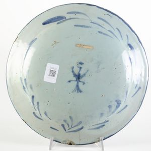 Piatto<BR>Albisola, fine del XVII o inizio del XVIII secolo<BR>  - Asta Maioliche e Porcellane - Associazione Nazionale - Case d'Asta italiane