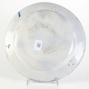 Piatto<BR>Pavia (o Lodi ?), primi decenni del XVIII secolo<BR>  - Asta Maioliche e Porcellane - Associazione Nazionale - Case d'Asta italiane