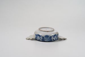 Rara tazza da ammalato<BR>Torino (o Lodi), Manifattura di Giorgio Giacinto Rossetti, secondo quarto del XVIII secolo<BR>  - Asta Maioliche e Porcellane - Associazione Nazionale - Case d'Asta italiane