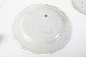 Grande piatto<BR>Lodi, probabilmente Manifattura di Antonio Maria Coppellotti, 1735 circa<BR>  - Asta Maioliche e Porcellane - Associazione Nazionale - Case d'Asta italiane