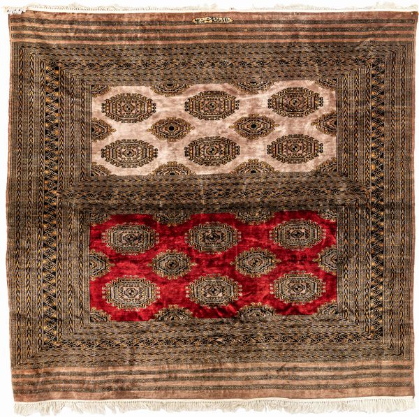 Tappeto Bukhara, Turkmenistan, XX secolo  - Asta Tappeti - Associazione Nazionale - Case d'Asta italiane