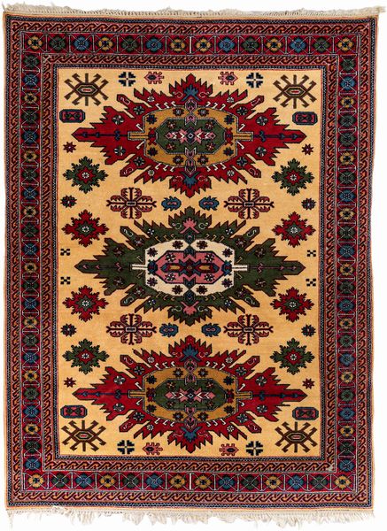 Tappeto Kazak a tre medaglioni XX secolo  - Asta Tappeti - Associazione Nazionale - Case d'Asta italiane