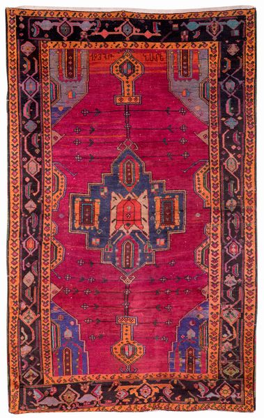 Tappeto Karabagh, Caucaso, firmato e datato 1937  - Asta Tappeti - Associazione Nazionale - Case d'Asta italiane