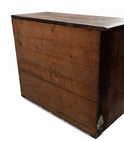 Comò italiano  - Asta  Arredi Antichi, Oggetti d'Arte, Curiosities con una selezione di tappeti - Associazione Nazionale - Case d'Asta italiane