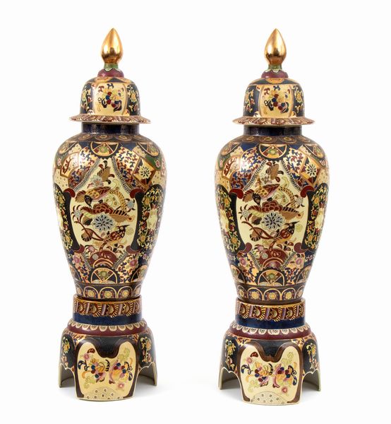 Coppia di grandi potiches  - Asta  Arredi Antichi, Oggetti d'Arte, Curiosities con una selezione di tappeti - Associazione Nazionale - Case d'Asta italiane