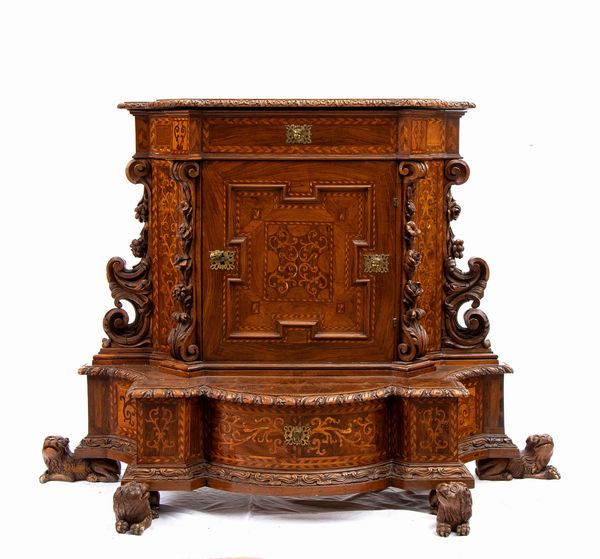 Inginocchiatoio italiano intarsiato  - Asta  Arredi Antichi, Oggetti d'Arte, Curiosities con una selezione di tappeti - Associazione Nazionale - Case d'Asta italiane