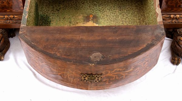 Inginocchiatoio italiano intarsiato  - Asta  Arredi Antichi, Oggetti d'Arte, Curiosities con una selezione di tappeti - Associazione Nazionale - Case d'Asta italiane