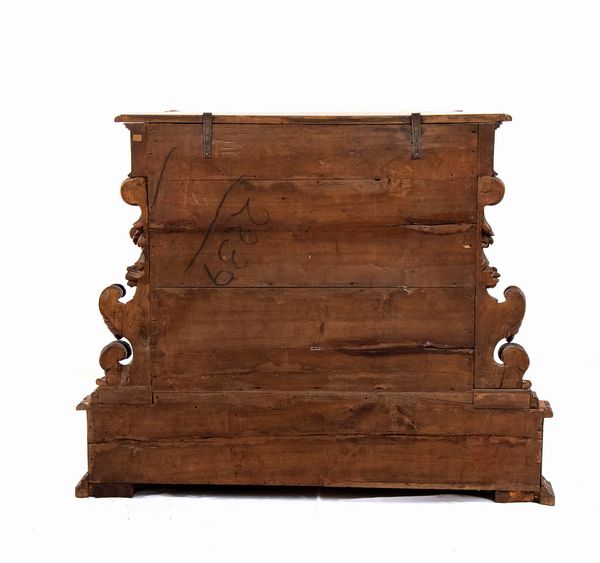 Inginocchiatoio italiano intarsiato  - Asta  Arredi Antichi, Oggetti d'Arte, Curiosities con una selezione di tappeti - Associazione Nazionale - Case d'Asta italiane