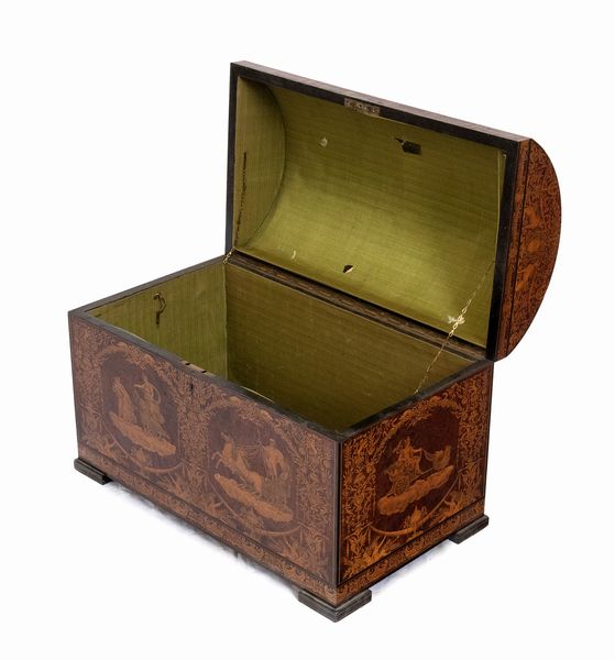 Baule intarsiato Luigi XVI Italiano  - Asta  Arredi Antichi, Oggetti d'Arte, Curiosities con una selezione di tappeti - Associazione Nazionale - Case d'Asta italiane