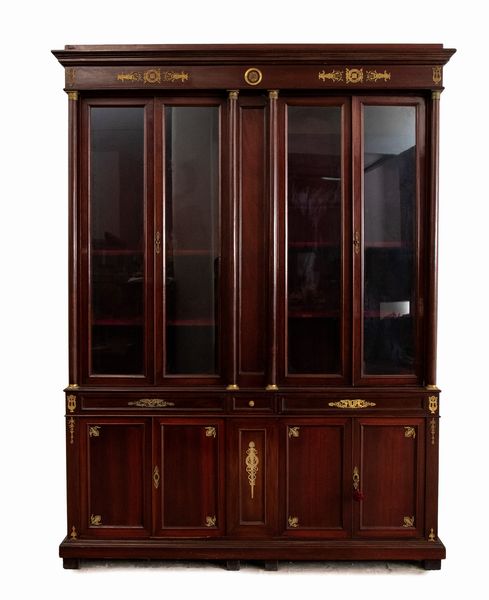 Vetrina francese in stile impero  - Asta  Arredi Antichi, Oggetti d'Arte, Curiosities con una selezione di tappeti - Associazione Nazionale - Case d'Asta italiane
