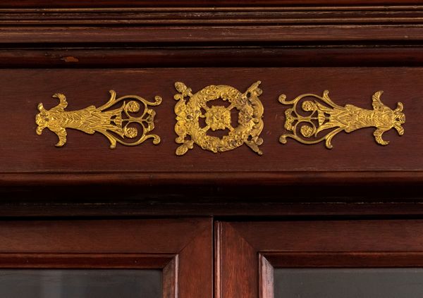 Vetrina francese in stile impero  - Asta  Arredi Antichi, Oggetti d'Arte, Curiosities con una selezione di tappeti - Associazione Nazionale - Case d'Asta italiane