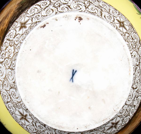 Coppia di vasi con coperchio in porcellana  - Asta  Arredi Antichi, Oggetti d'Arte, Curiosities con una selezione di tappeti - Associazione Nazionale - Case d'Asta italiane