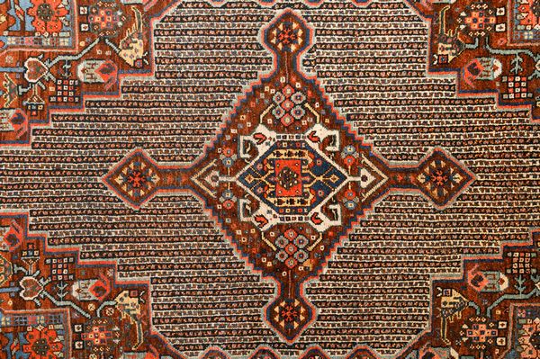 Tappeto Qashqai  - Asta  Arredi Antichi, Oggetti d'Arte, Curiosities con una selezione di tappeti - Associazione Nazionale - Case d'Asta italiane