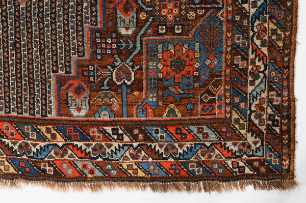 Tappeto Qashqai  - Asta  Arredi Antichi, Oggetti d'Arte, Curiosities con una selezione di tappeti - Associazione Nazionale - Case d'Asta italiane