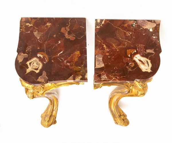 Coppia di console d'applique italiane angolari, Luigi XV  - Asta  Arredi Antichi, Oggetti d'Arte, Curiosities con una selezione di tappeti - Associazione Nazionale - Case d'Asta italiane
