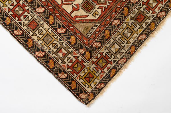 Tappeto Shirvan Caucaso  - Asta  Arredi Antichi, Oggetti d'Arte, Curiosities con una selezione di tappeti - Associazione Nazionale - Case d'Asta italiane