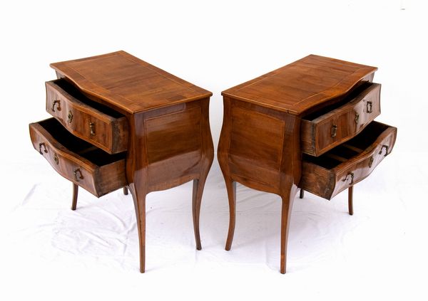 Coppia di comò italiani, Luigi XVI  - Asta  Arredi Antichi, Oggetti d'Arte, Curiosities con una selezione di tappeti - Associazione Nazionale - Case d'Asta italiane