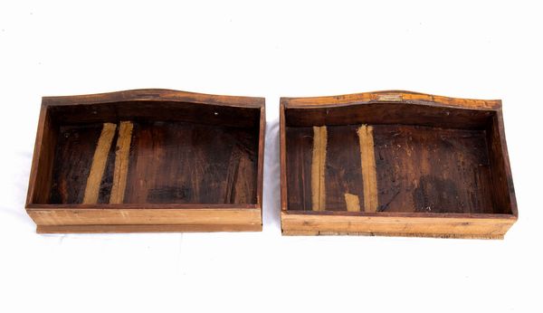 Coppia di comò italiani, Luigi XVI  - Asta  Arredi Antichi, Oggetti d'Arte, Curiosities con una selezione di tappeti - Associazione Nazionale - Case d'Asta italiane