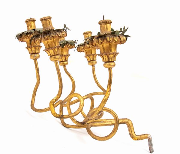 Coppia di portacandela italiani dorati da muro, Luigi XVI  - Asta  Arredi Antichi, Oggetti d'Arte, Curiosities con una selezione di tappeti - Associazione Nazionale - Case d'Asta italiane