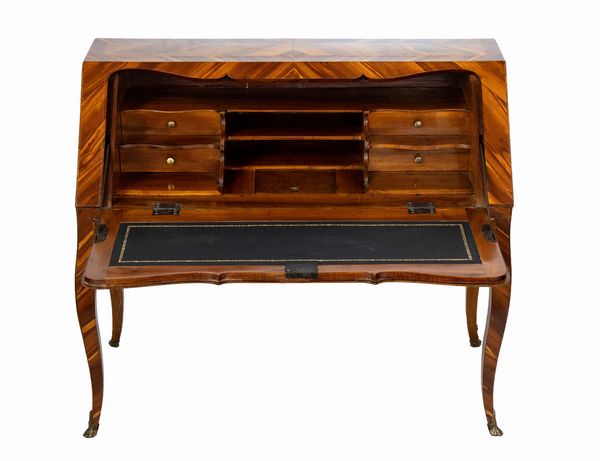 Ribalta italiana Luigi XVI in carrubo  - Asta  Arredi Antichi, Oggetti d'Arte, Curiosities con una selezione di tappeti - Associazione Nazionale - Case d'Asta italiane