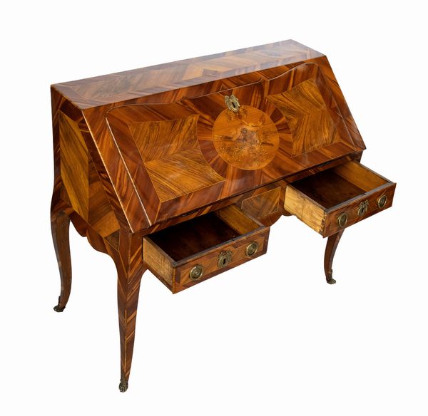 Ribalta italiana Luigi XVI in carrubo  - Asta  Arredi Antichi, Oggetti d'Arte, Curiosities con una selezione di tappeti - Associazione Nazionale - Case d'Asta italiane