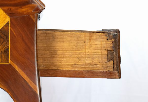 Ribalta italiana Luigi XVI in carrubo  - Asta  Arredi Antichi, Oggetti d'Arte, Curiosities con una selezione di tappeti - Associazione Nazionale - Case d'Asta italiane