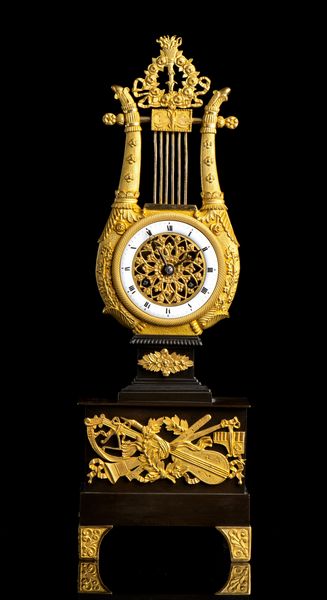 Orologio francese a lira  - Asta  Arredi Antichi, Oggetti d'Arte, Curiosities con una selezione di tappeti - Associazione Nazionale - Case d'Asta italiane