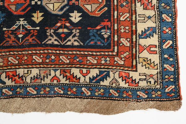 Tappeto Kazak  - Asta  Arredi Antichi, Oggetti d'Arte, Curiosities con una selezione di tappeti - Associazione Nazionale - Case d'Asta italiane