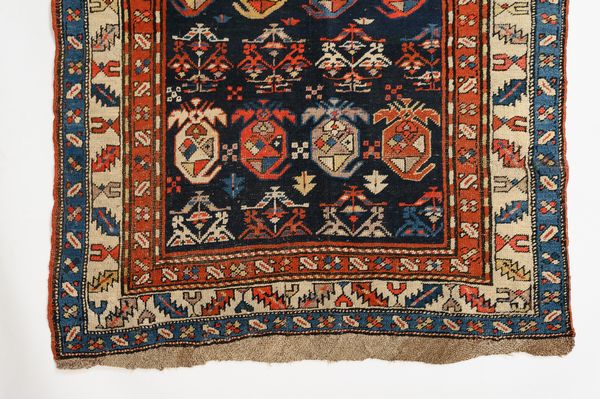 Tappeto Kazak  - Asta  Arredi Antichi, Oggetti d'Arte, Curiosities con una selezione di tappeti - Associazione Nazionale - Case d'Asta italiane