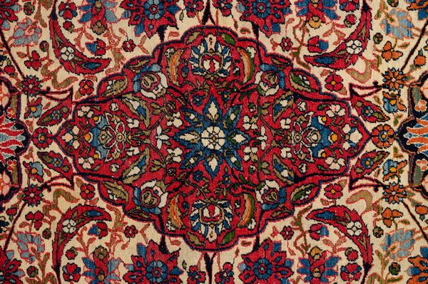 Tappeto Isfahan  - Asta  Arredi Antichi, Oggetti d'Arte, Curiosities con una selezione di tappeti - Associazione Nazionale - Case d'Asta italiane
