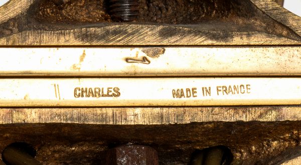 MAISON CHARLES : Coppia di appliques francesi  - Asta  Arredi Antichi, Oggetti d'Arte, Curiosities con una selezione di tappeti - Associazione Nazionale - Case d'Asta italiane