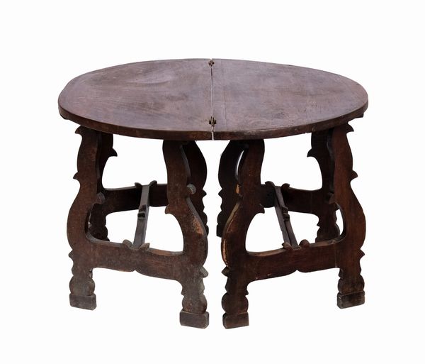 Coppia di tavoli Luigi XV Italiano a mezzaluna  - Asta  Arredi Antichi, Oggetti d'Arte, Curiosities con una selezione di tappeti - Associazione Nazionale - Case d'Asta italiane